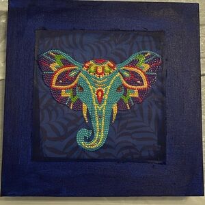 Wall art
Completed Diamond Art